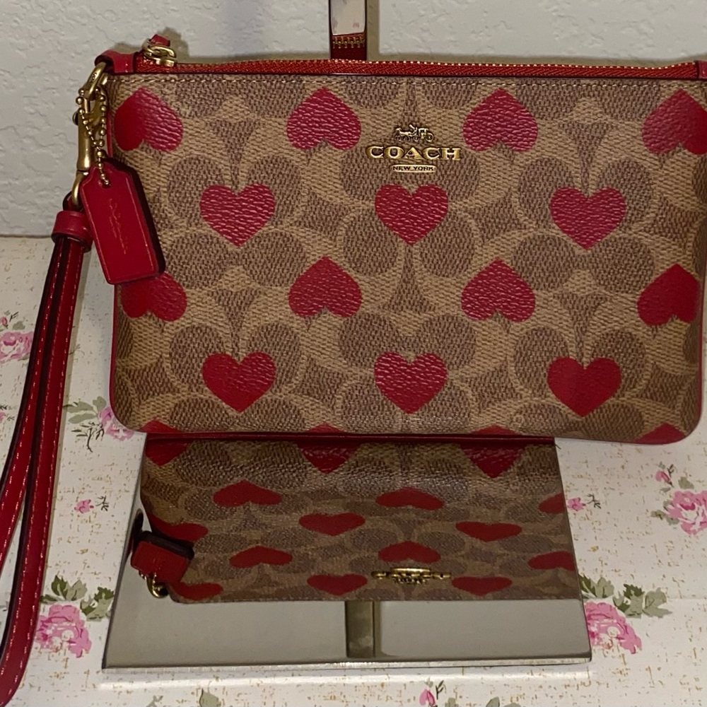 Coach Red Heart Print Pouch Wrislet